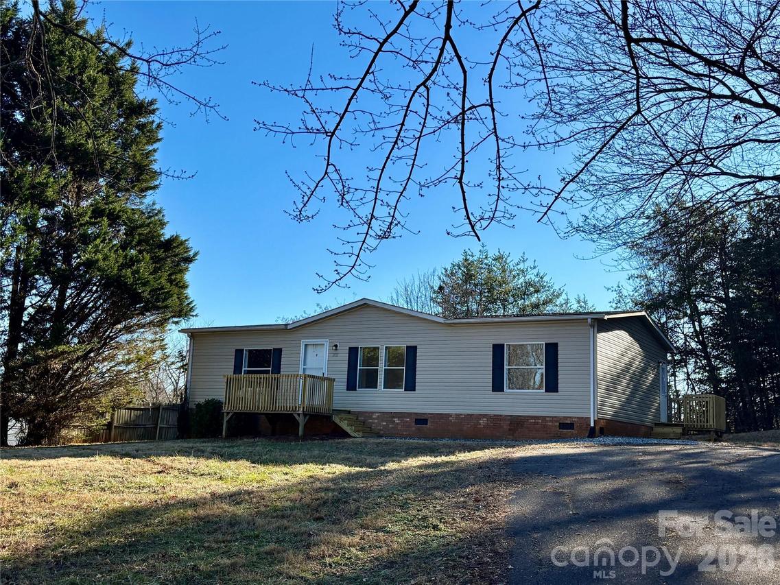 3938 Berry Creek Cir., Granite Falls, NC 28630