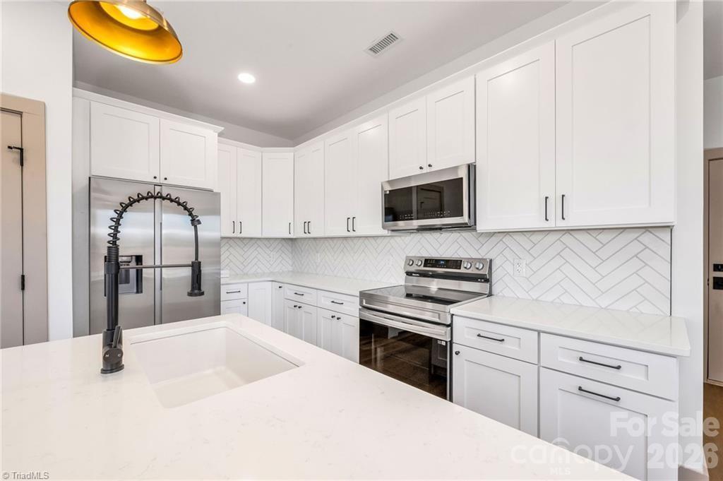 2111 24th Street Ln., Hickory, NC 28602