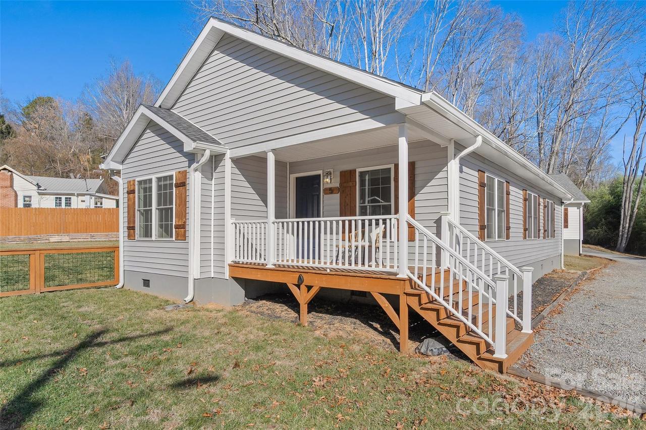 5 Carolinda Ln., Waynesville, NC 28786
