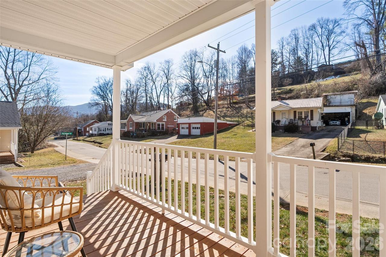 5 Carolinda Ln., Waynesville, NC 28786