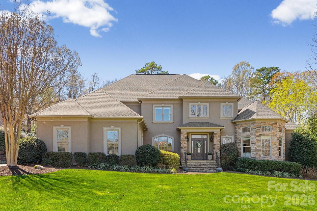 8225 Victoria Lake Dr., Waxhaw, NC 28173