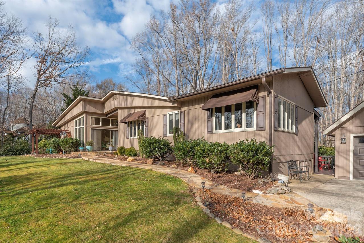 471 Brunswick Rd., Waynesville, NC 28786