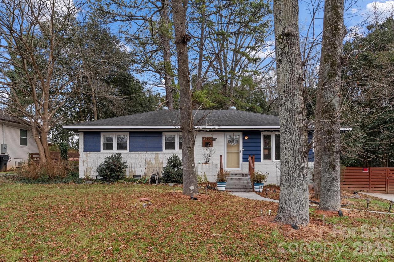 3900 Tipperary Pl., Charlotte, NC 28215