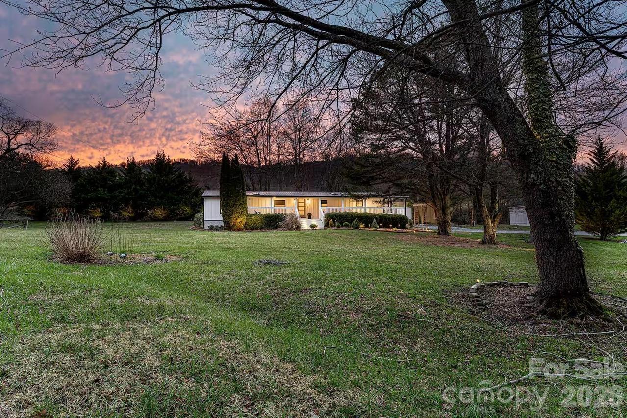 2 Shady Oak Ln., Arden, NC 28704