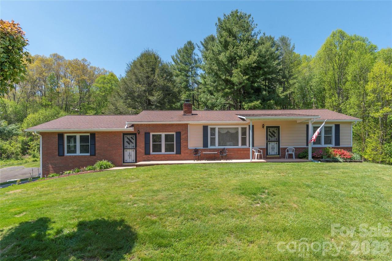 96 Tower Ln., Waynesville, NC 28786