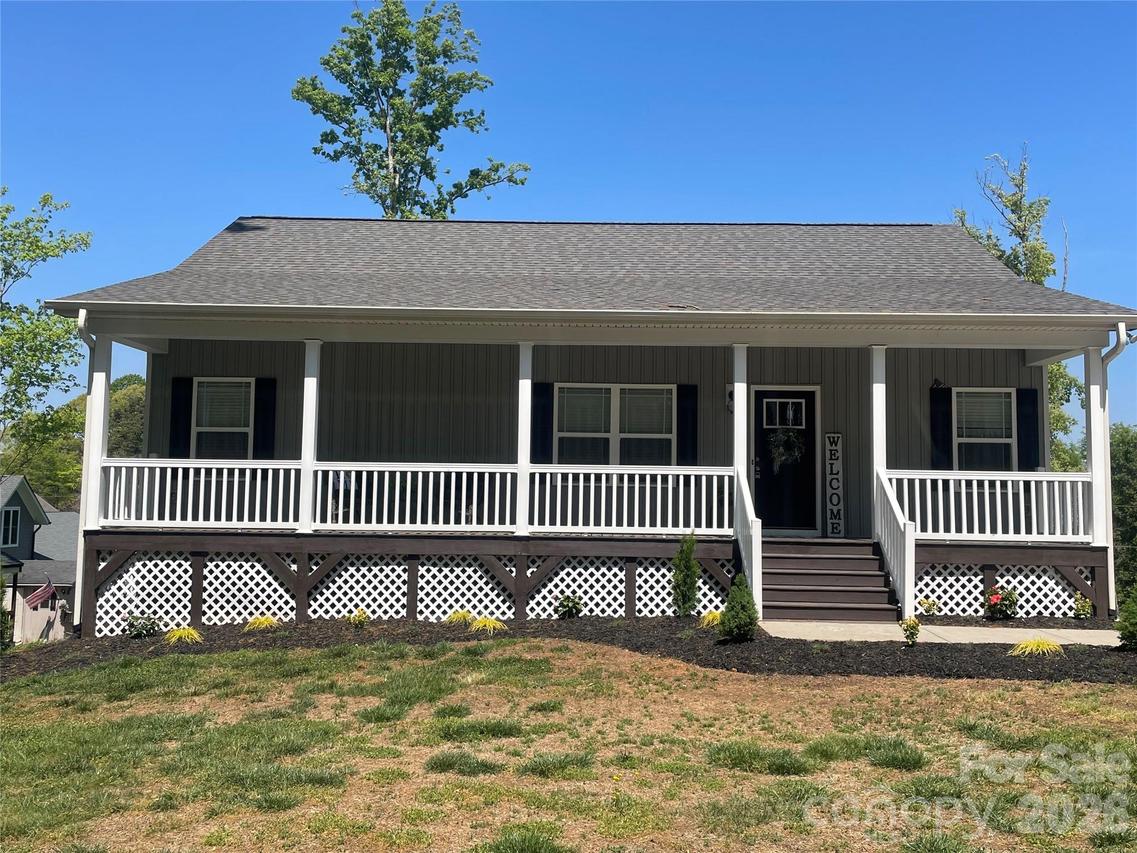 9464 Riviera Dr., Sherrills Ford, NC 28673