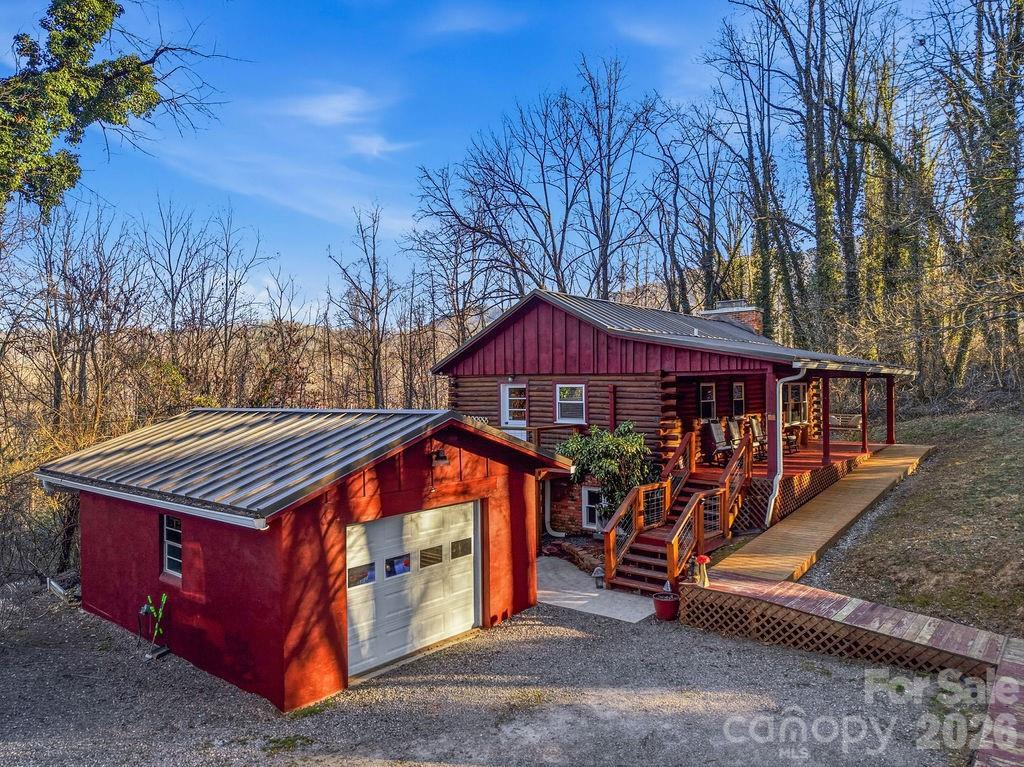34 Greenbriar Rd., Black Mountain, NC 28711