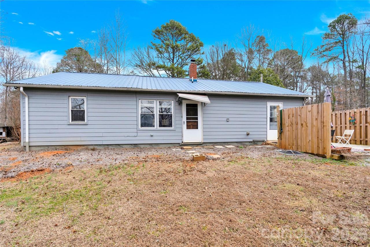6716 Navajo Tr., Sherrills Ford, NC 28673