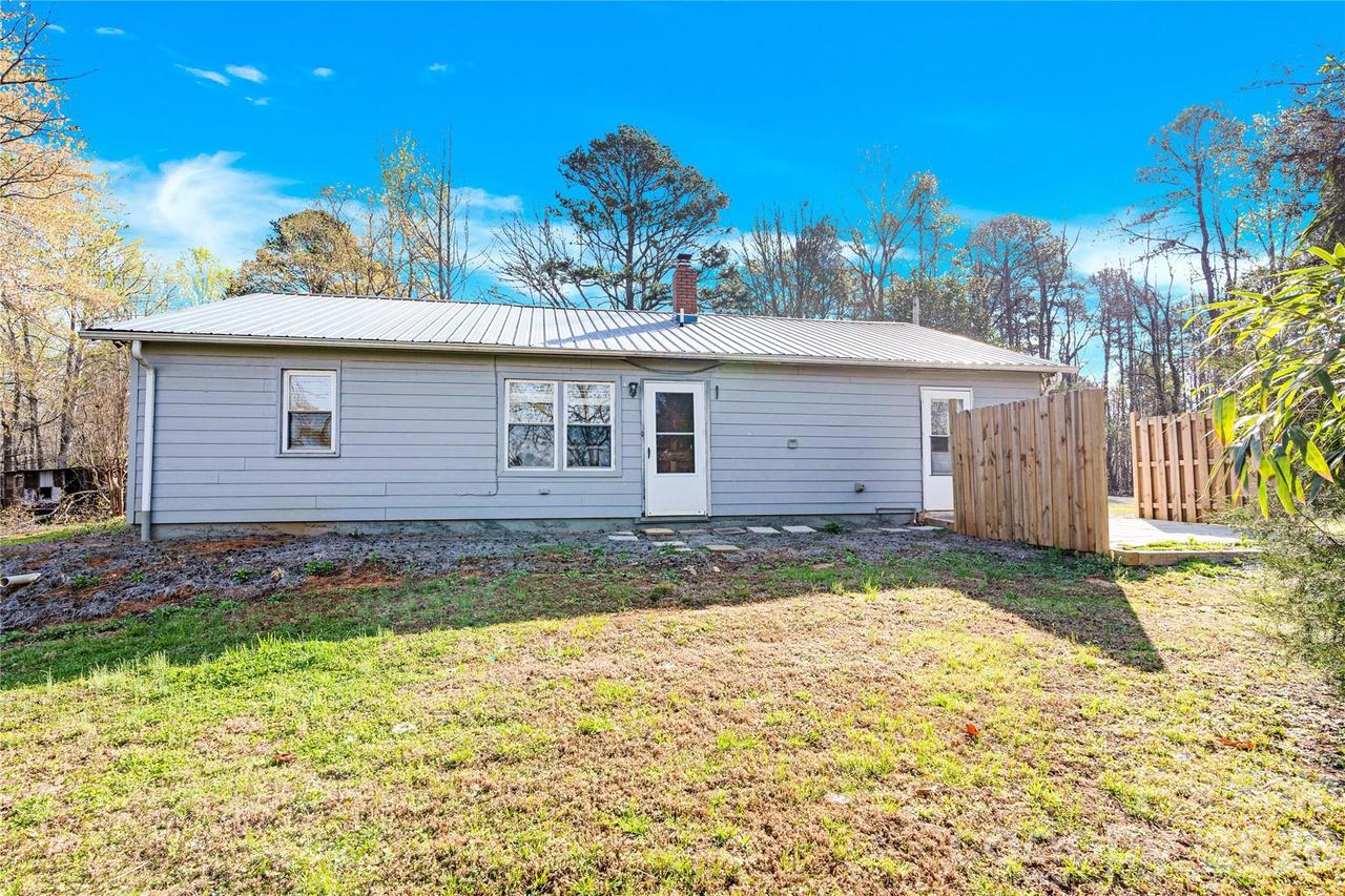 6716 Navajo Tr., Sherrills Ford, NC 28673