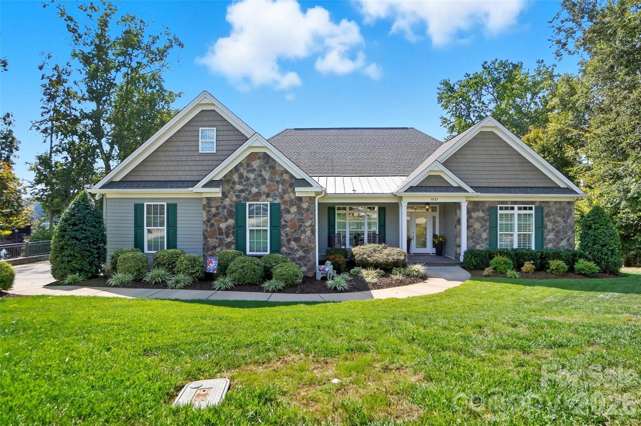 1021 Peninsula Dr., Belmont, NC 28012
