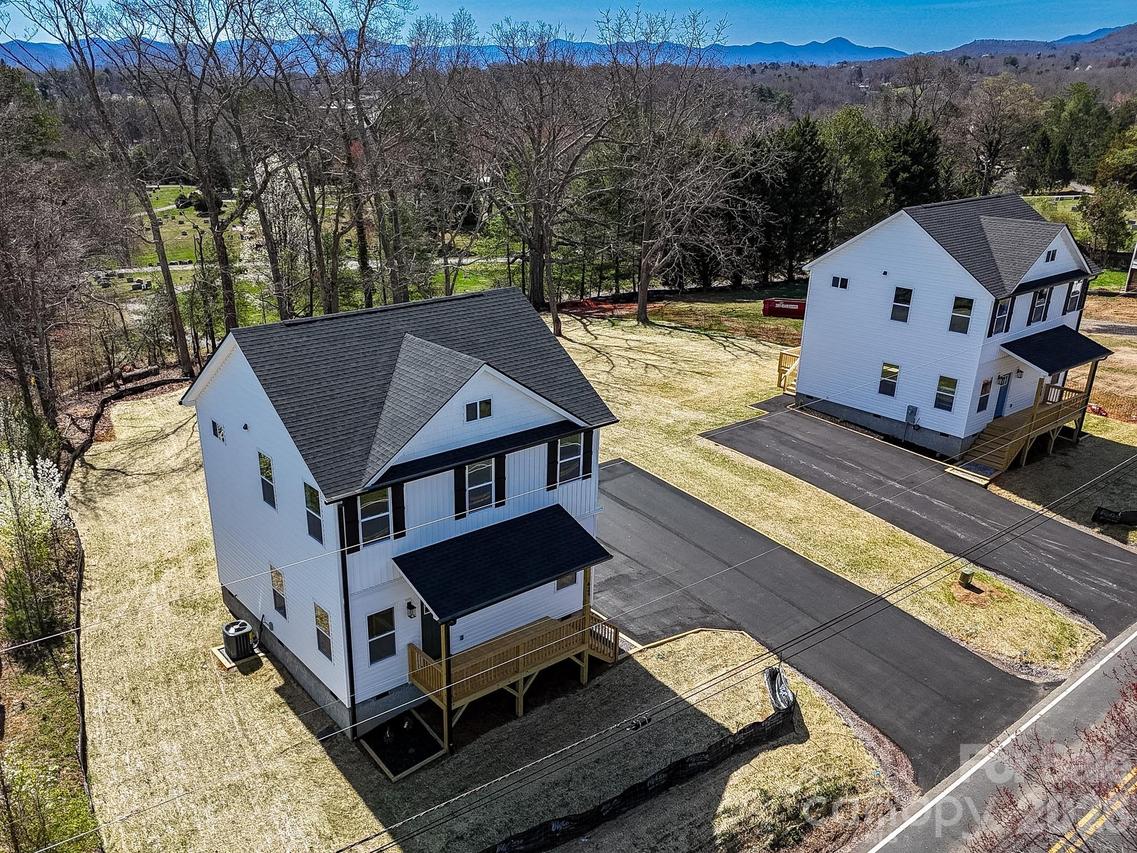 424 Hazel Mill Rd., Asheville, NC 28806