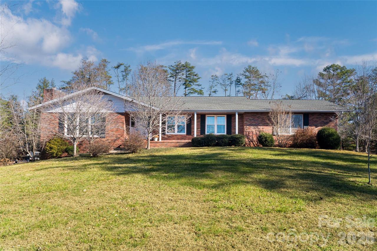 15 Lackey Ln., Asheville, NC 28804