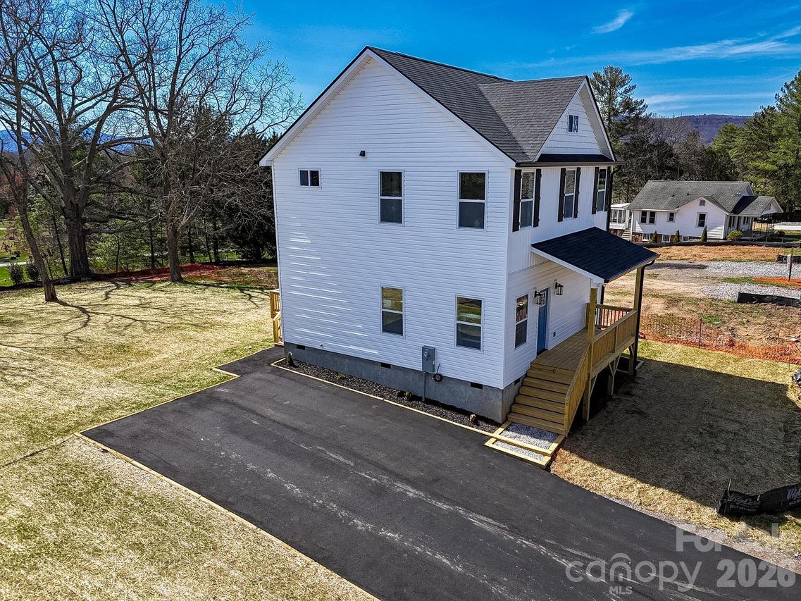 428 Hazel Mill Rd., Asheville, NC 28806