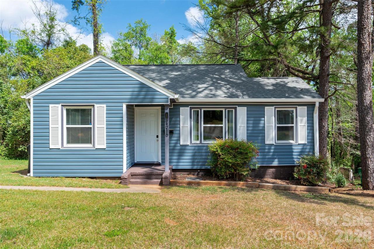 2516 Columbus Cir., Charlotte, NC 28208