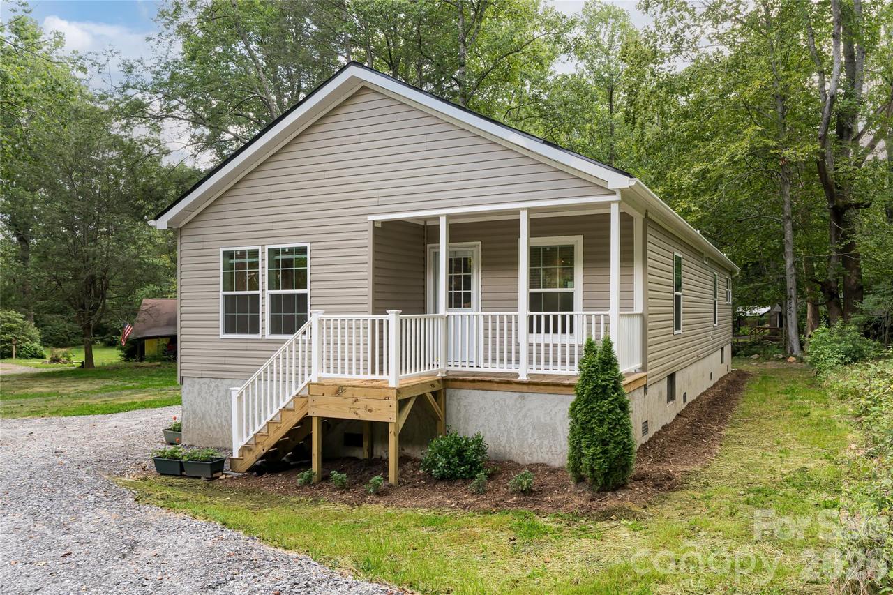 321 Flat Creek Rd., Black Mountain, NC 28711