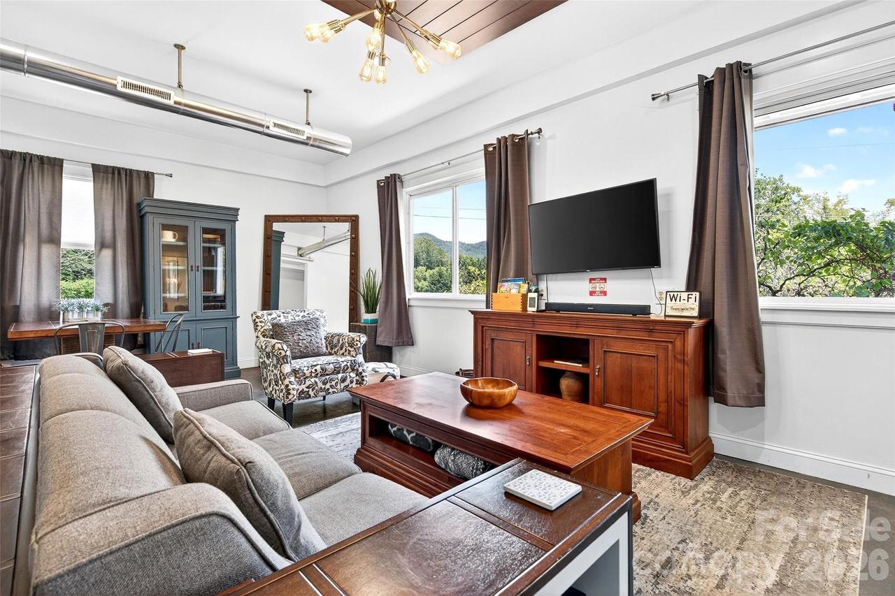 626 Old Lytle Cove Rd., Swannanoa, NC 28778