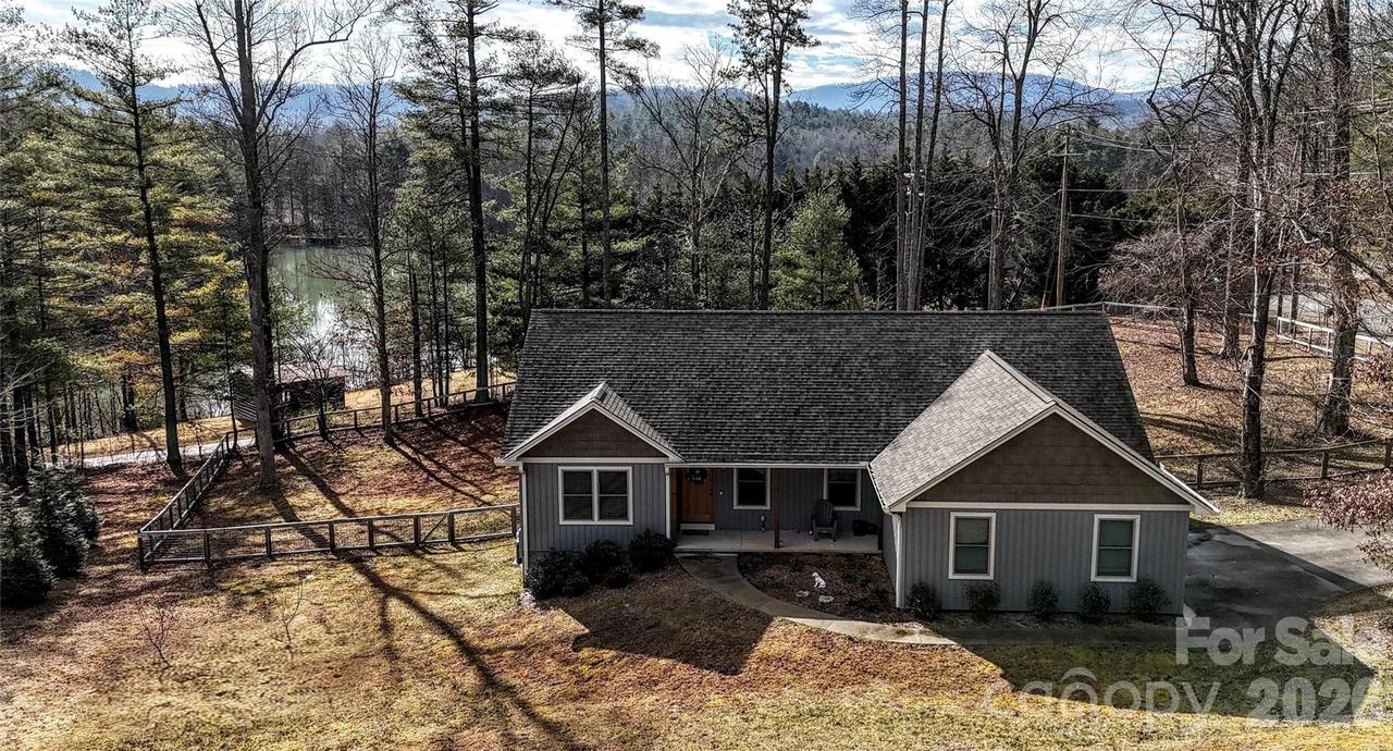 12 Crystal Cove Dr., Hendersonville, NC 28739