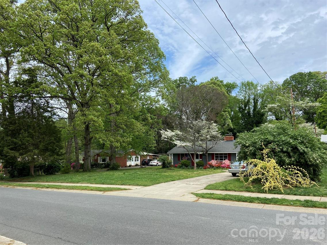 3218 Driftwood Dr., Charlotte, NC 28205