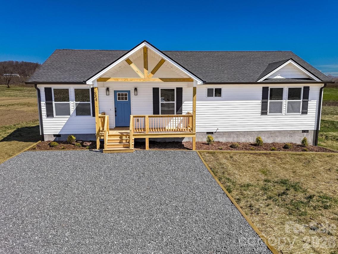 634 Beehive Rd., Hendersonville, NC 28792