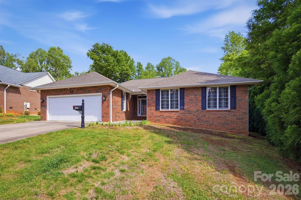 100 Crosscreek Dr., Morganton, NC 28655