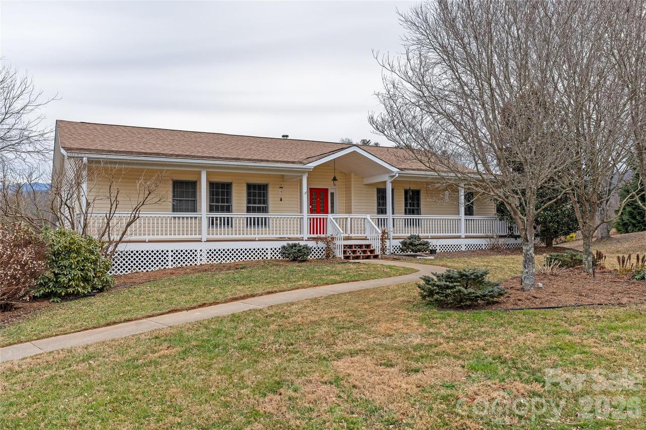 135 Horseshoe Tr., Barnardsville, NC 28709