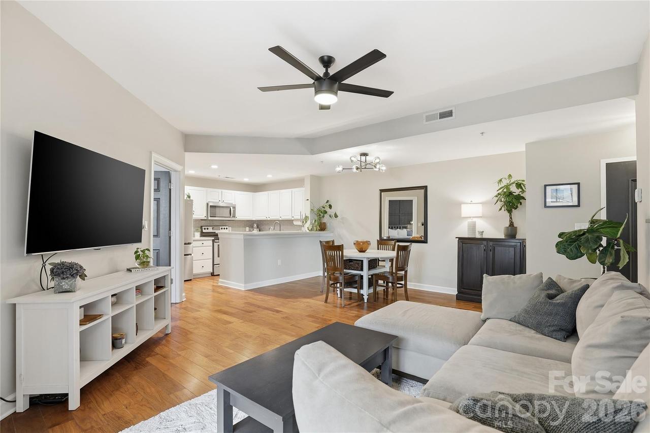 718 W Trade St. #305, Charlotte, NC 28202