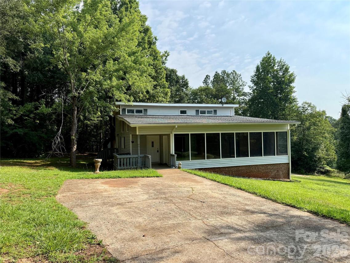 229 Riverhills Dr., Forest City, NC 28043