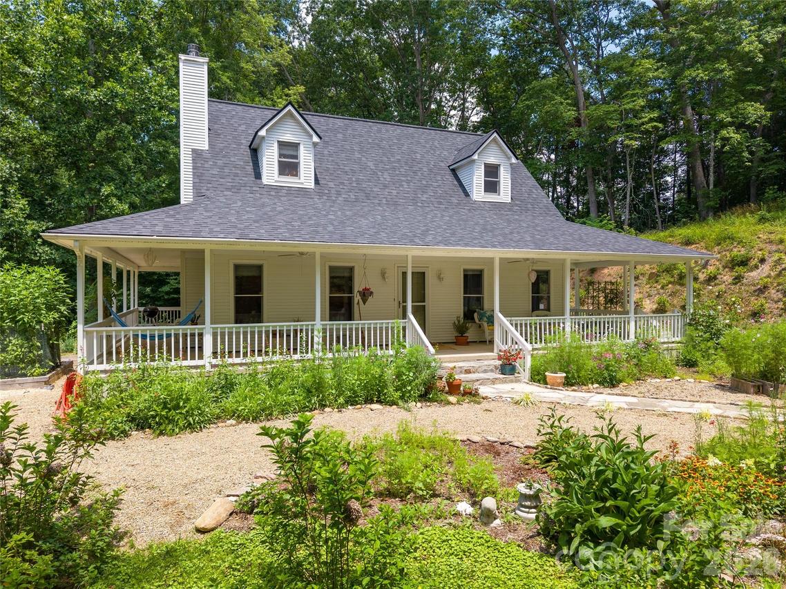 109 Paradise Cir., Clyde, NC 28721