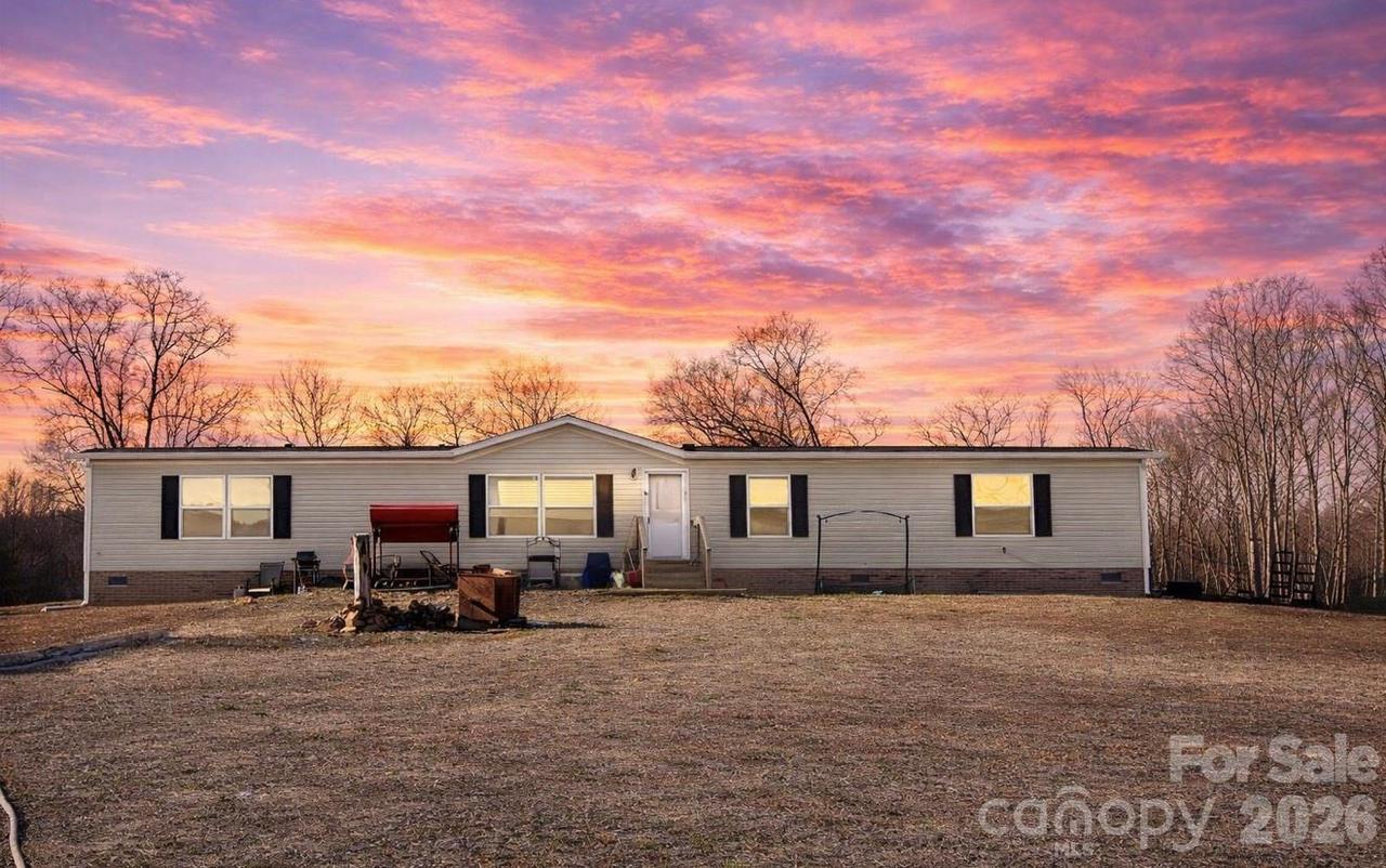 512 Dogwood Dr., Shelby, NC 28152