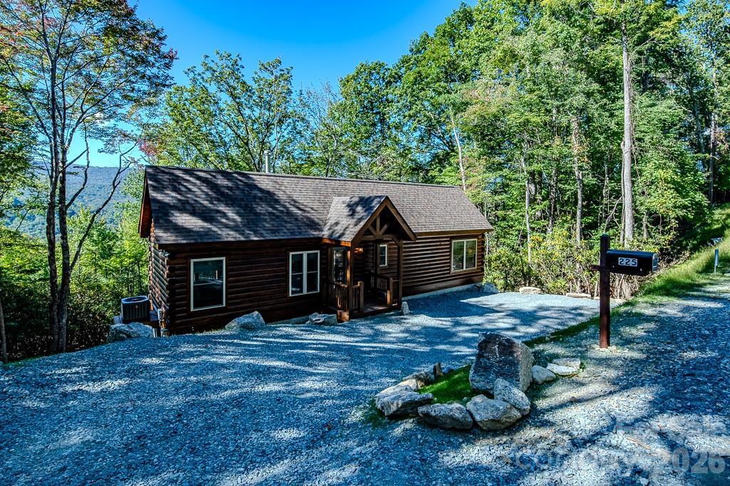 225 Oak Rd., Beech Mountain, NC 28604