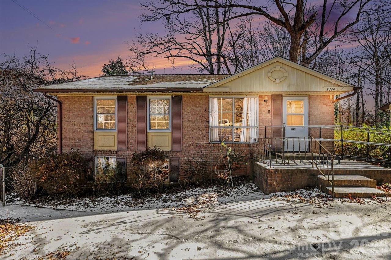 2320 Vinton Dr., Dallas, NC 28034