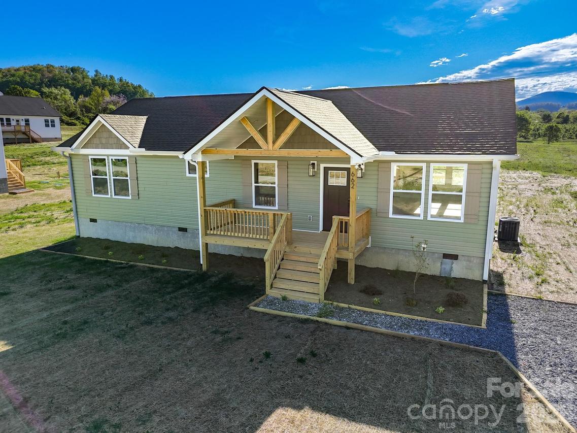 662 Beehive Rd., Hendersonville, NC 28792