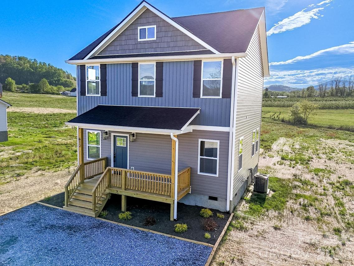 612 Beehive Rd., Hendersonville, NC 28792