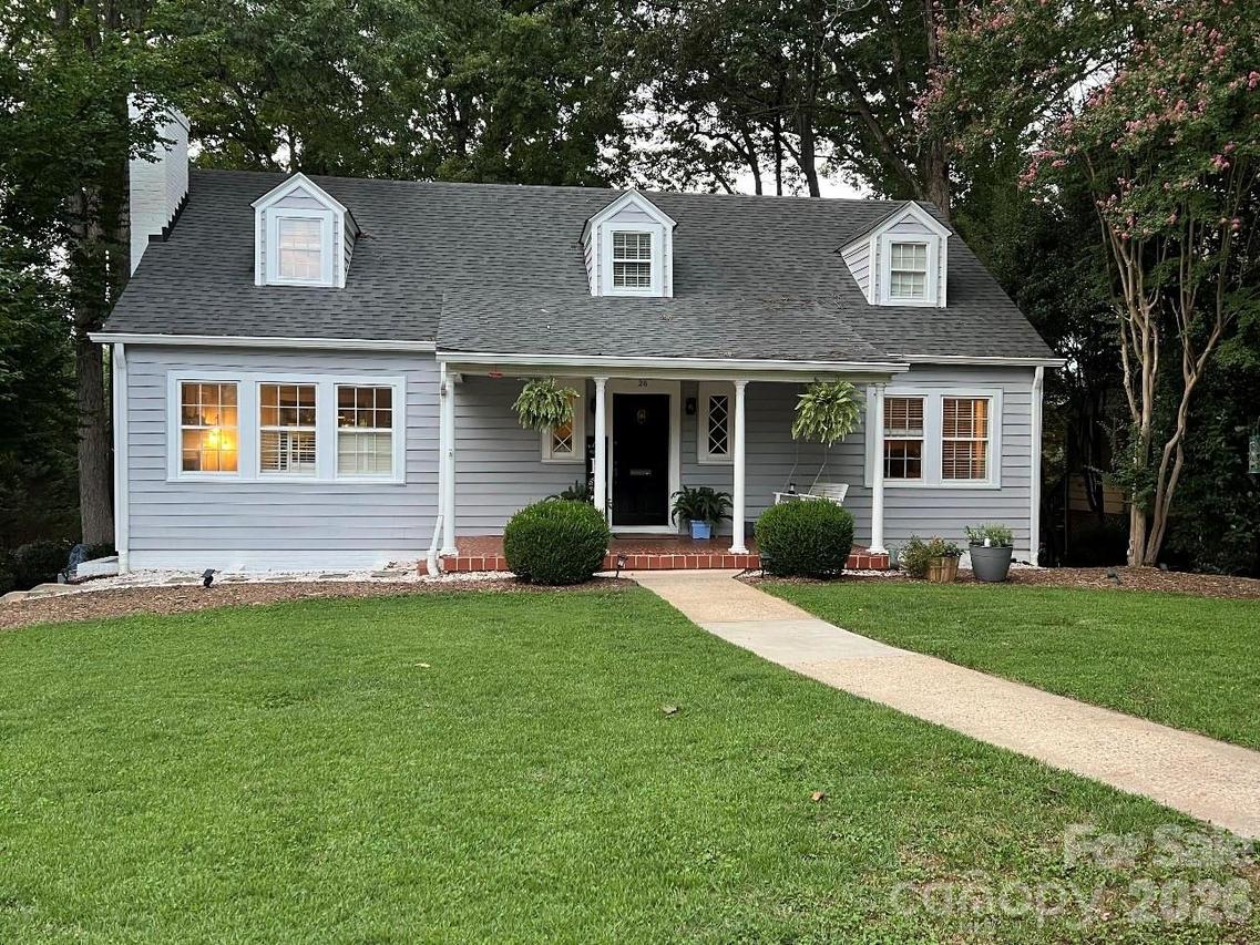 26 6th Ave., Hickory, NC 28601