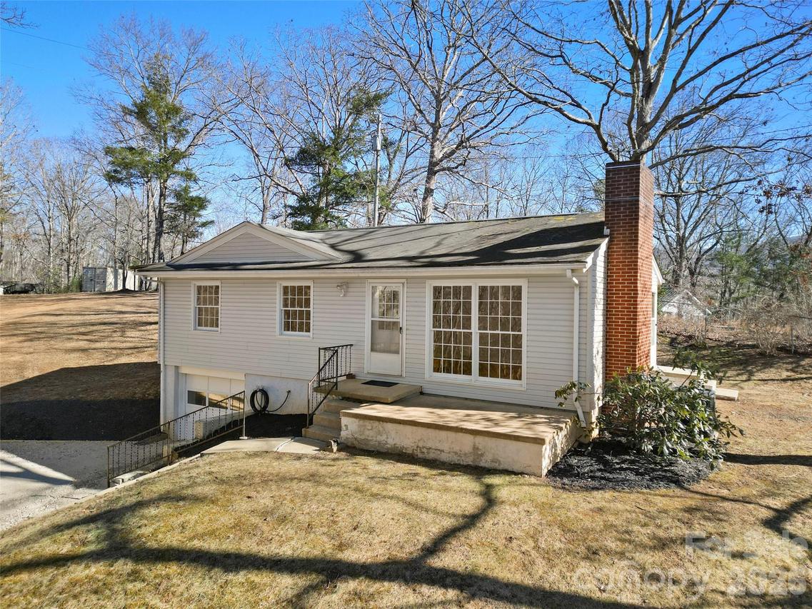 76 Maple Springs Rd., Asheville, NC 28805