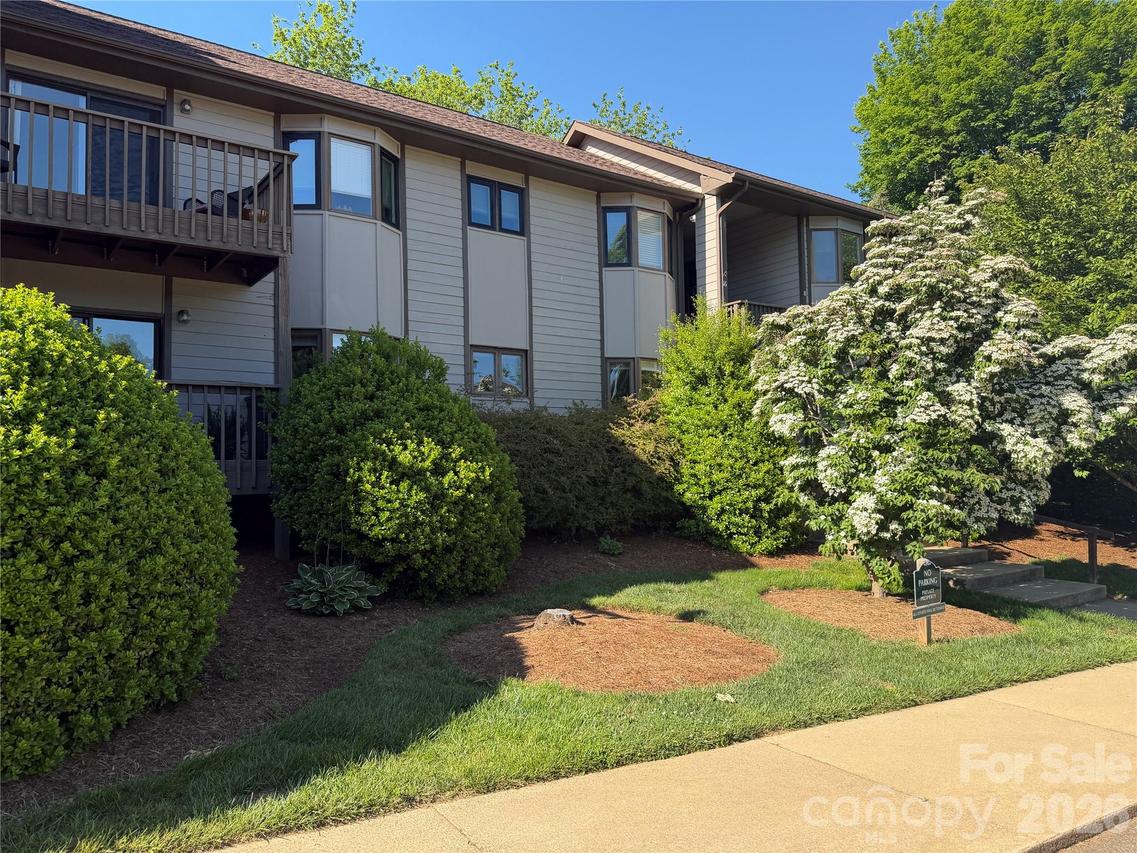 201 Racquet Club Rd. #15, Asheville, NC 28803