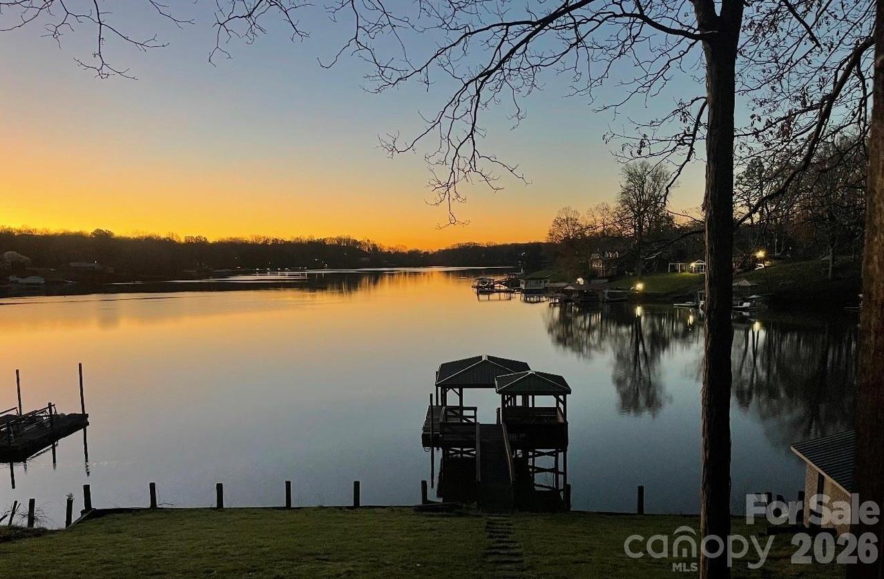 3272 Bass Dr., Sherrills Ford, NC 28673