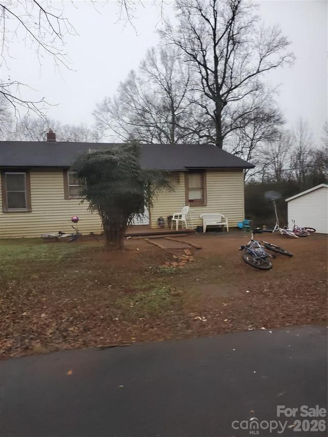 1729 Lakeview Dr., Statesville, NC 28677