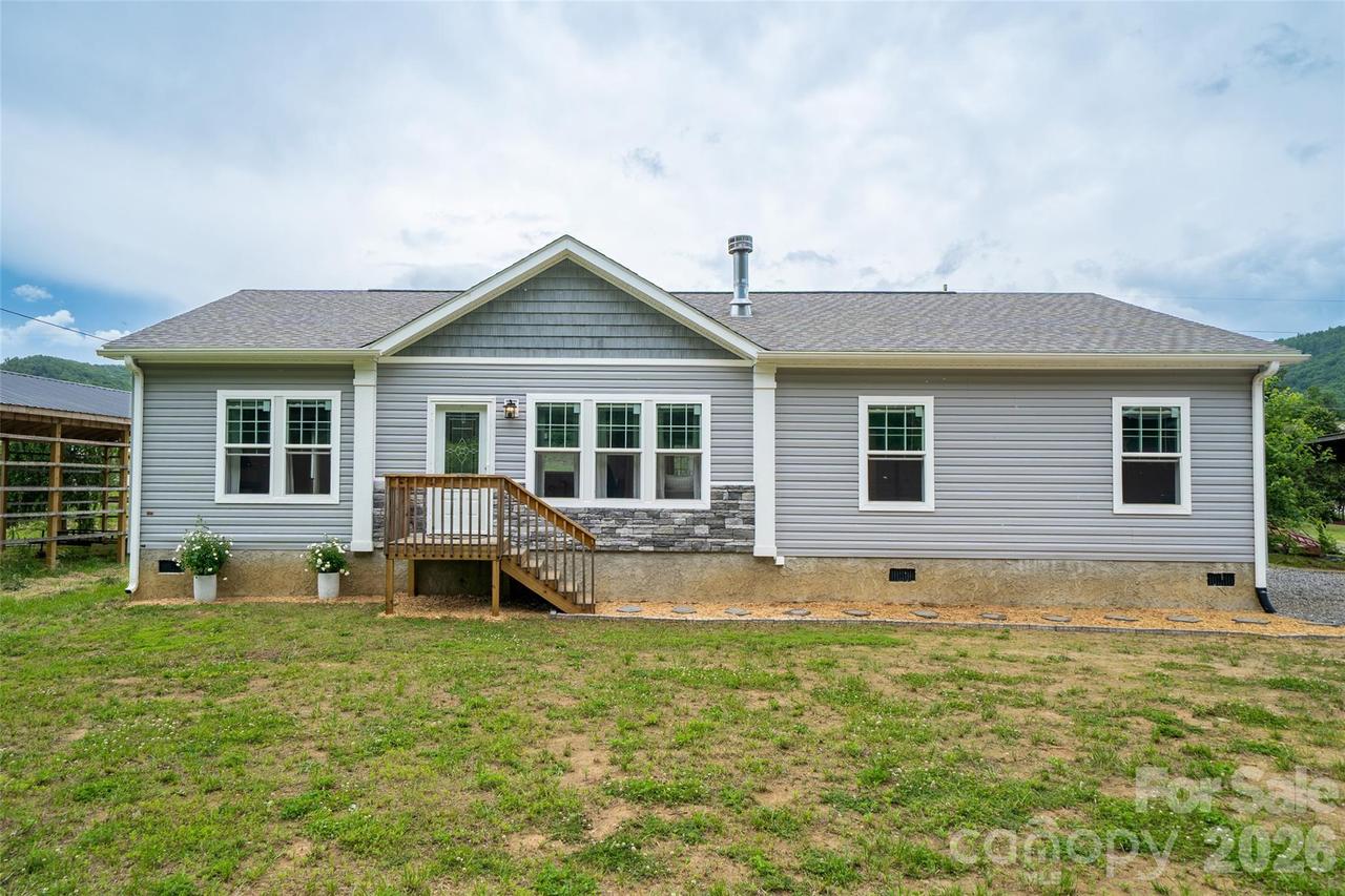 306 Burnsville School Rd., Burnsville, NC 28714