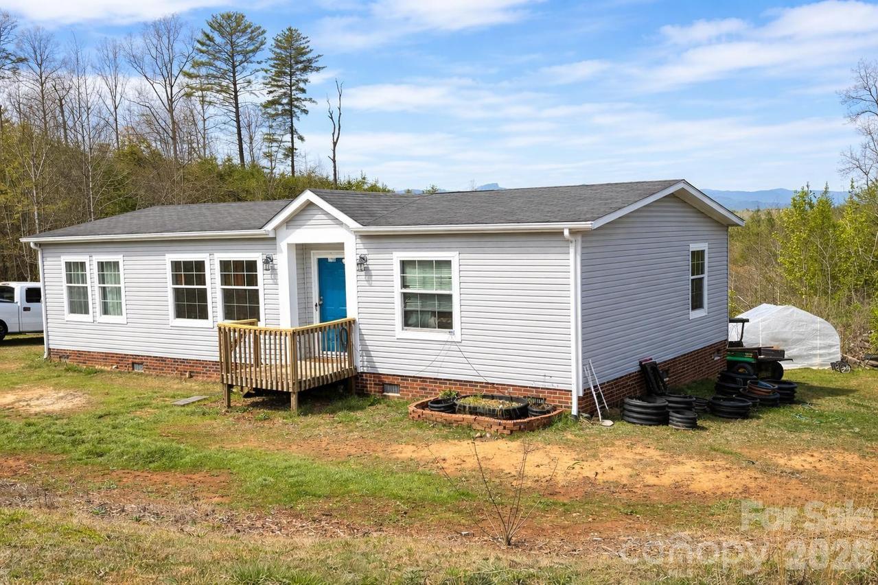 1735 Roy Caldwell St., Morganton, NC 28655