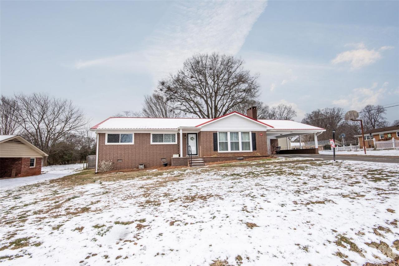 108 Robin Ln., Statesville, NC 28677