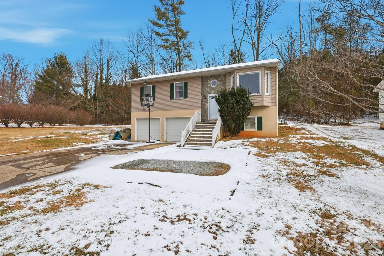 3974 Callie Ct., Lenoir, NC 28645