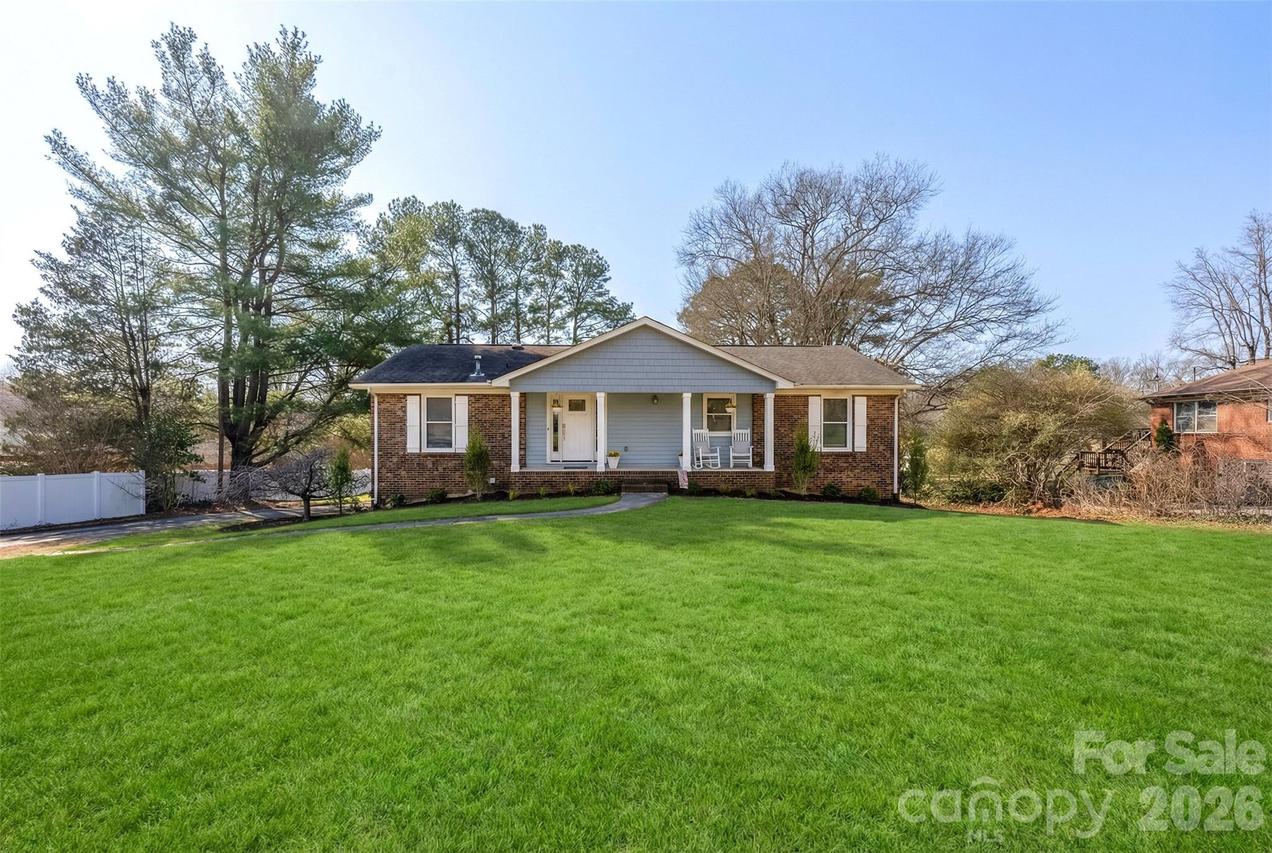 113 Scottsmoor Dr., Charlotte, NC 28214