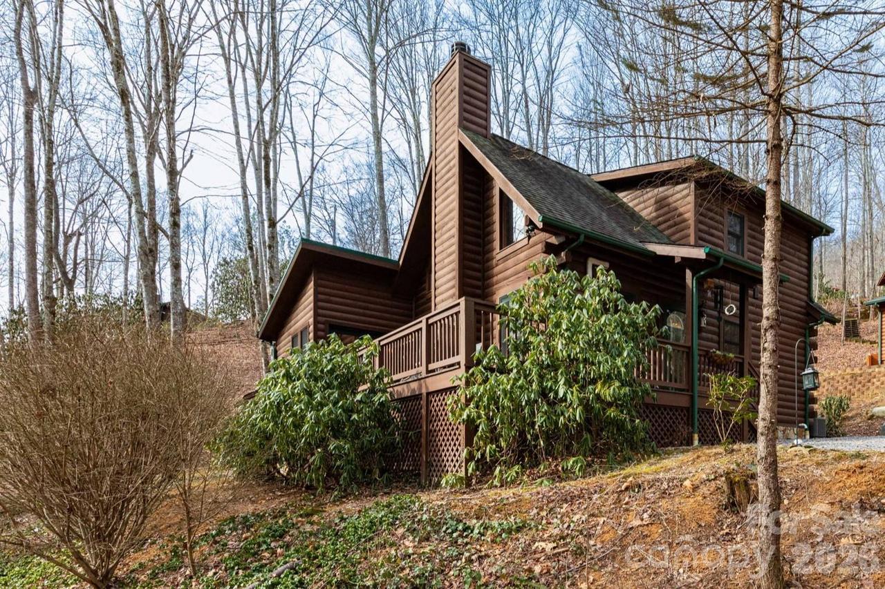 71 Honeymoon Ln., Maggie Valley, NC 28751