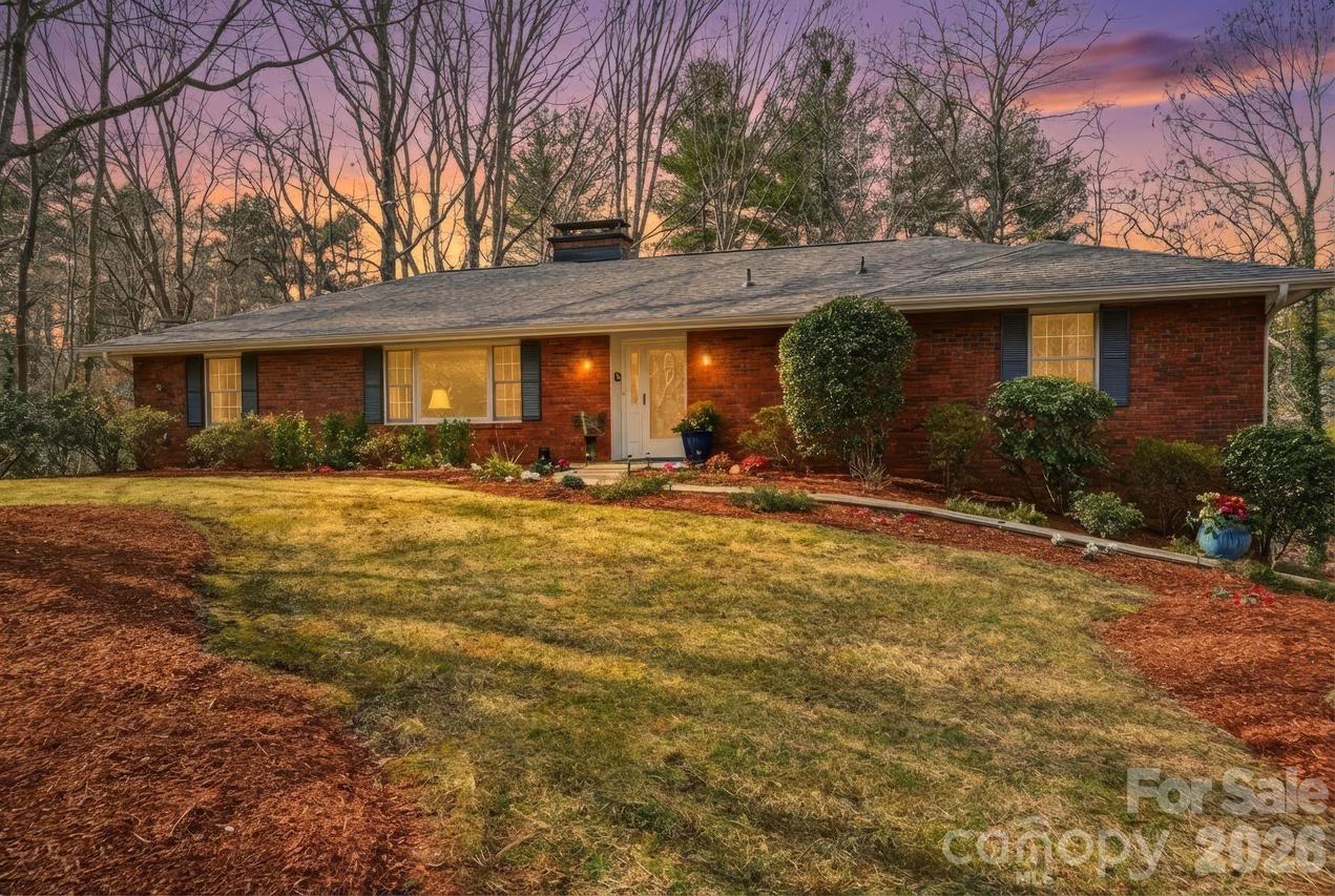 7 Brushwood Rd., Asheville, NC 28804