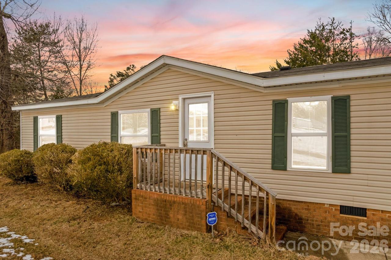 211 Forest Hollow Dr., Statesville, NC 28677