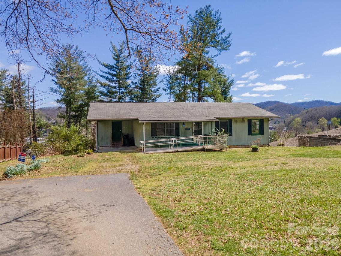 21 Queen St., Sylva, NC 28779