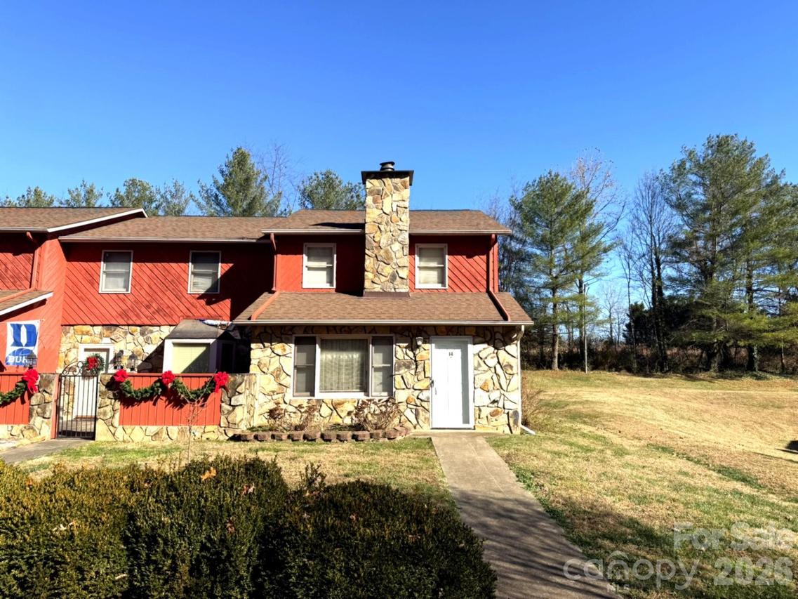 14 Stonelake Dr., Granite Falls, NC 28630