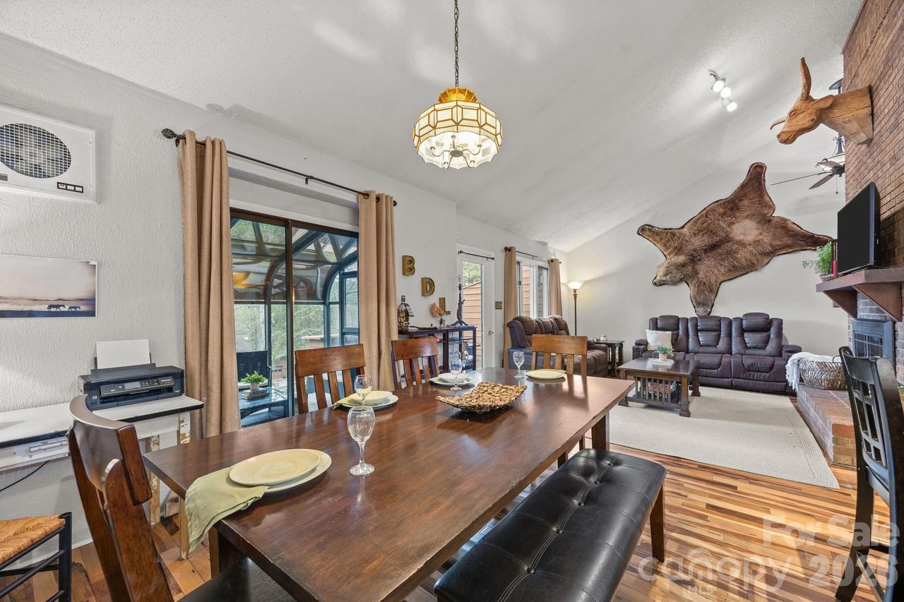 501 Woodfield Dr., Asheville, NC 28803