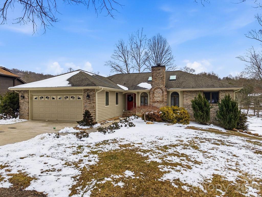 3100 Cove Loop Rd., Hendersonville, NC 28739